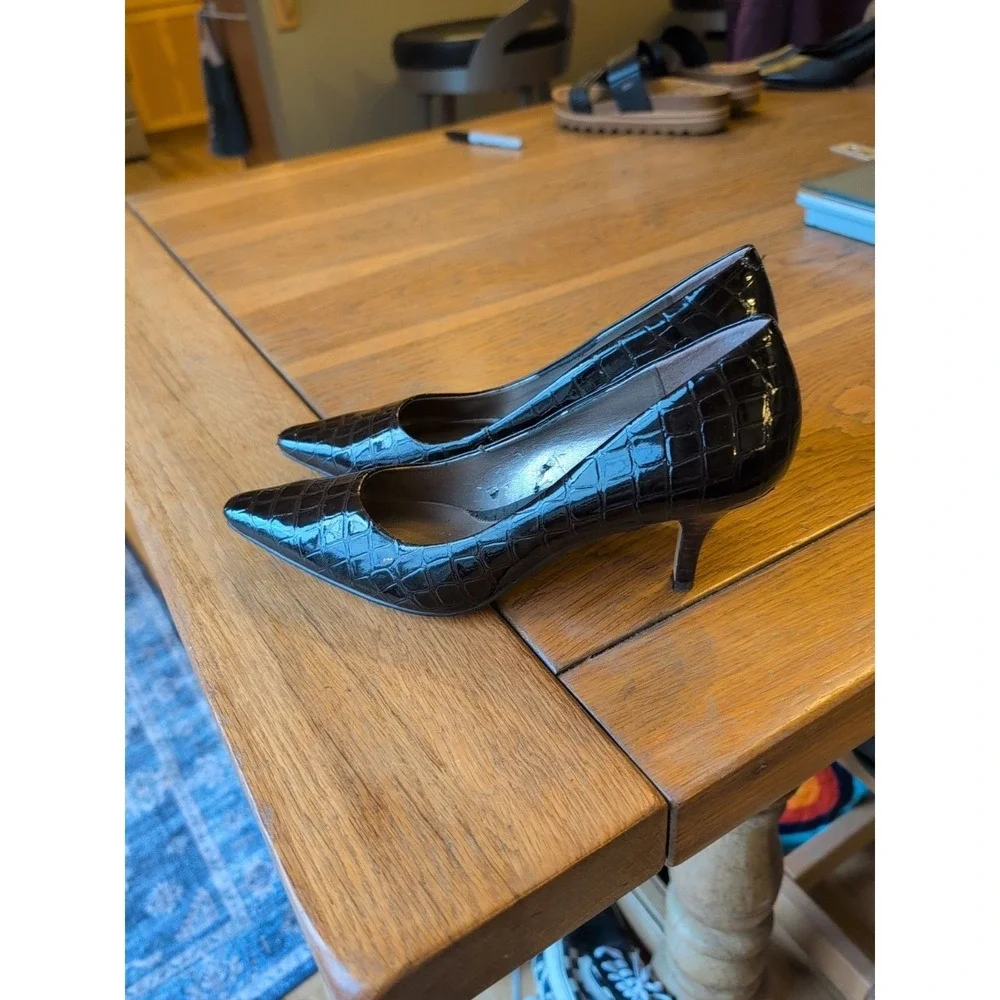 Bandolino Womens Brown Crocodile Pointed Toe Patent Leather 2.5